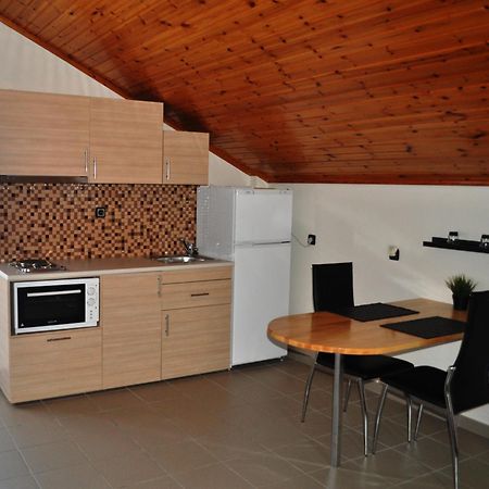 Mari-Christi Apartments Порос Экстерьер фото
